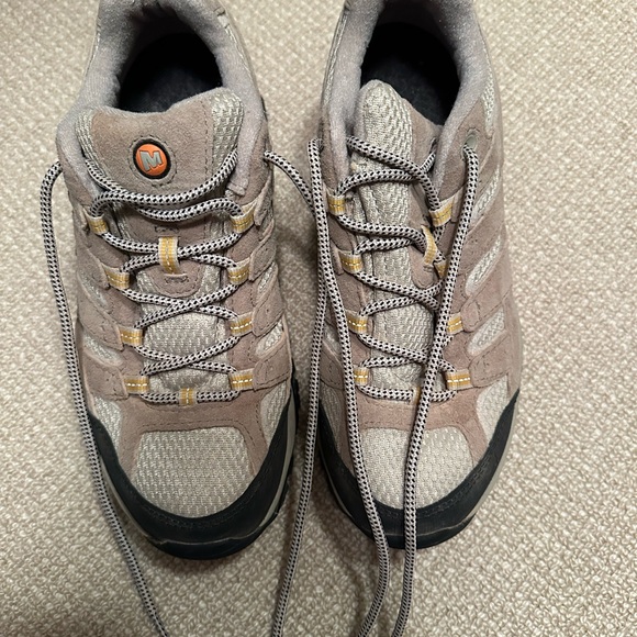 Taupe Merrell Women’s Moab Hiking Shoe, size 8.5 EXCELLENT!!! - Picture 4 of 9
